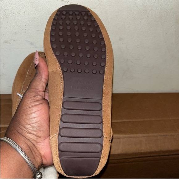 EZ Tan Suede Slippers with Cream Lining - Picture 2 of 4